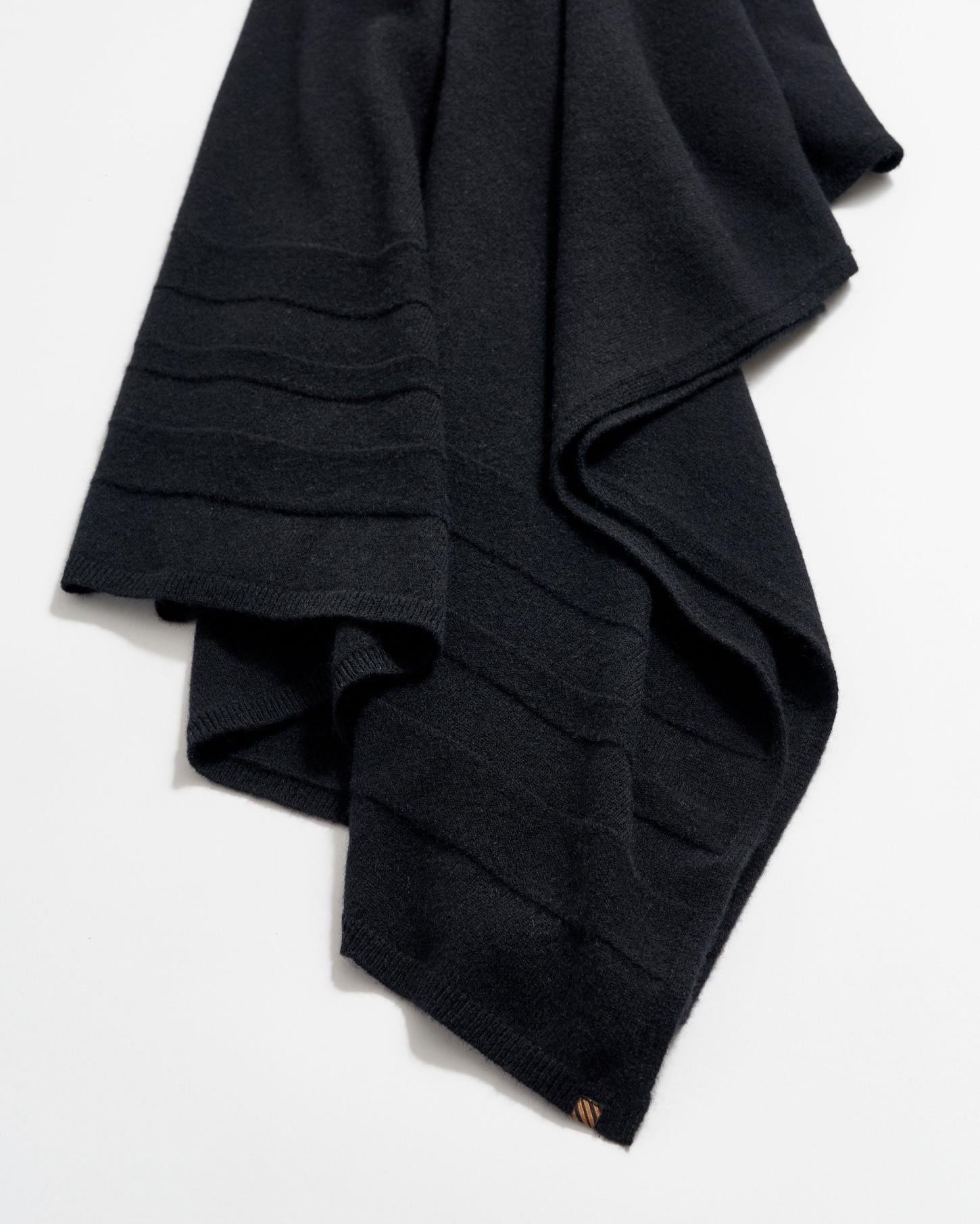 Women Cashmere Sweater Wrap Black | Billy Reid Accessories