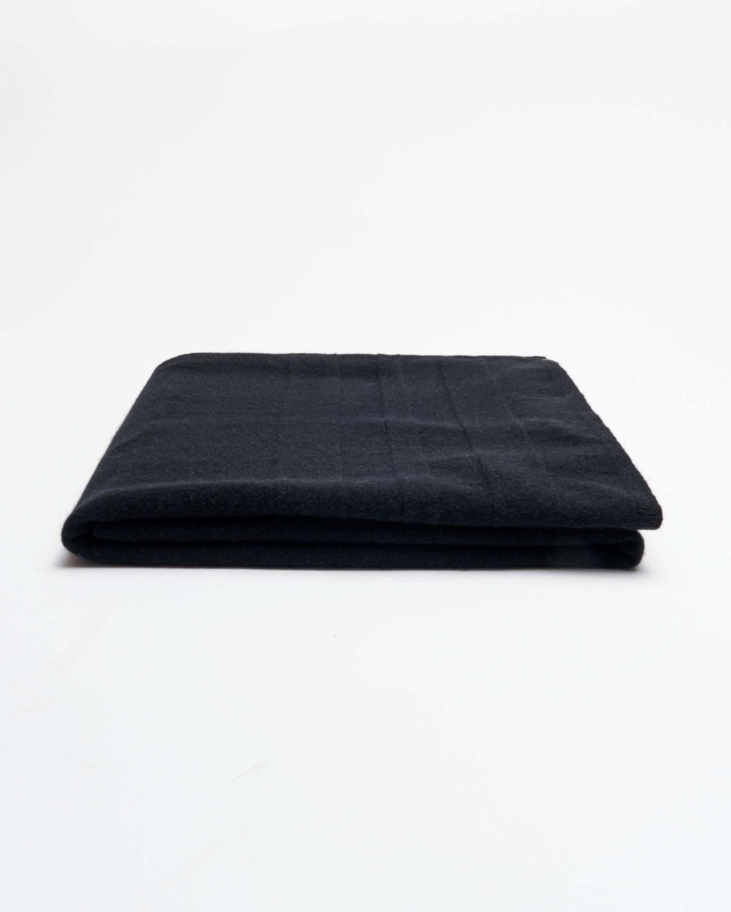 Women Cashmere Sweater Wrap Black | Billy Reid Accessories