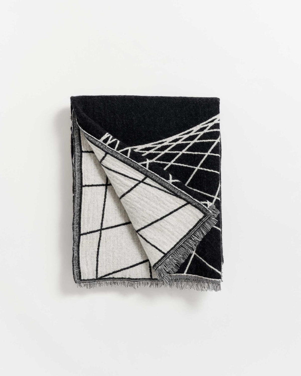 Women Pelican Blanket Black / Natural | Billy Reid Accessories