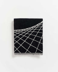 Women Pelican Blanket Black / Natural | Billy Reid Accessories