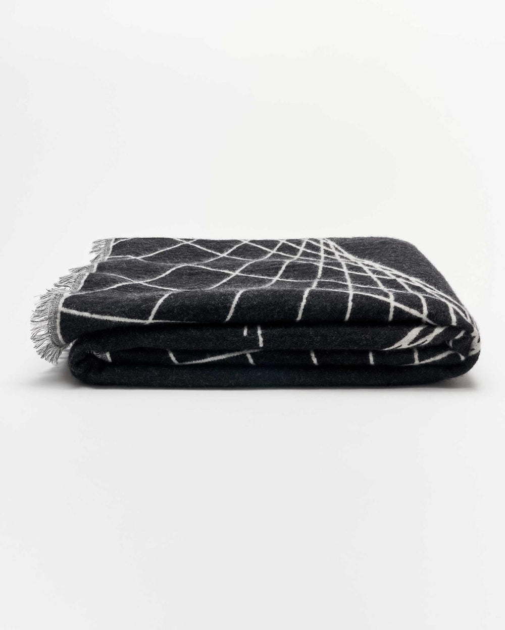 Women Pelican Blanket Black / Natural | Billy Reid Accessories