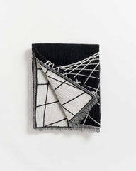 Women Pelican Blanket Black / Natural | Billy Reid Accessories