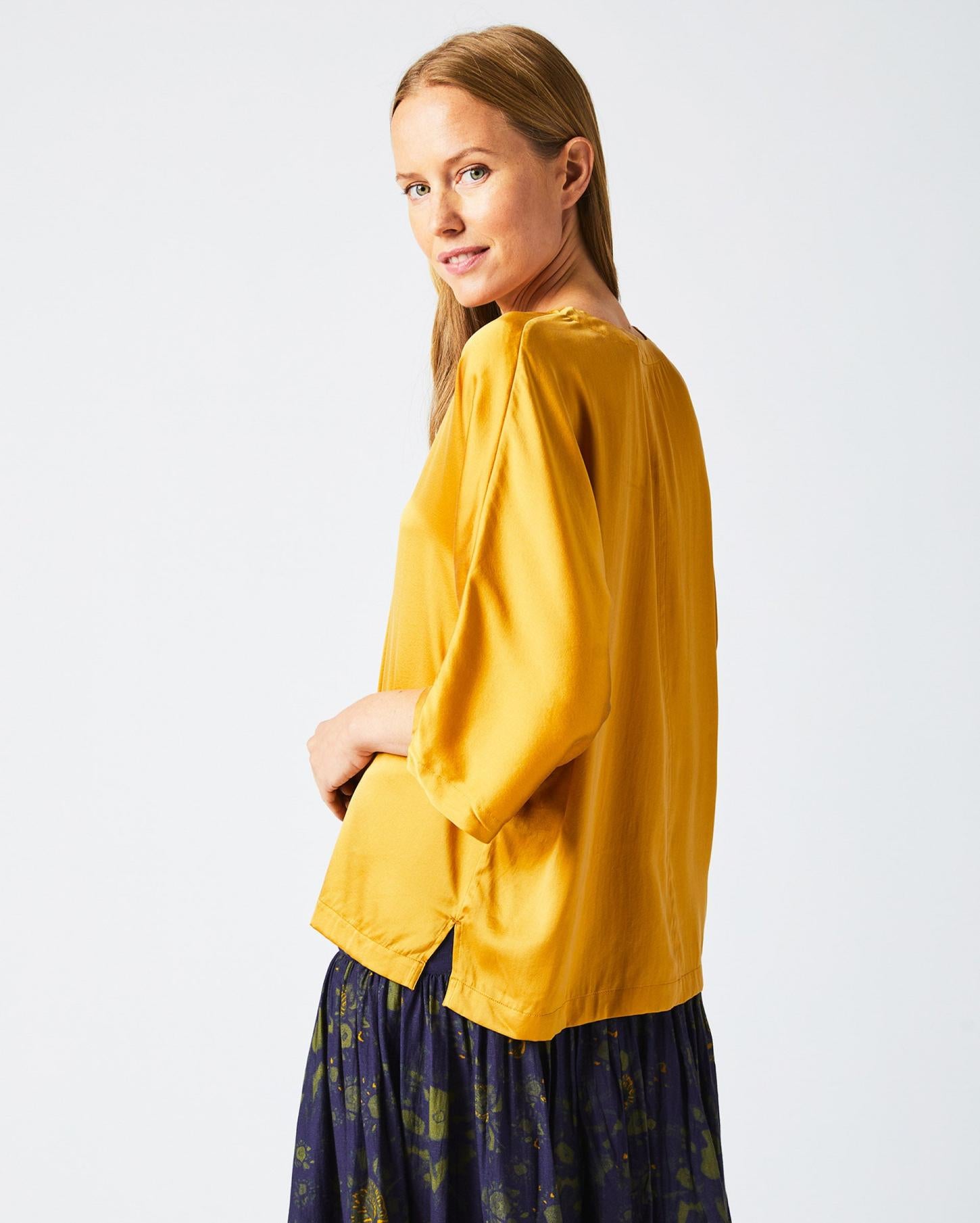 Women V Pleat Blouse Amber Gold | Billy Reid Tops